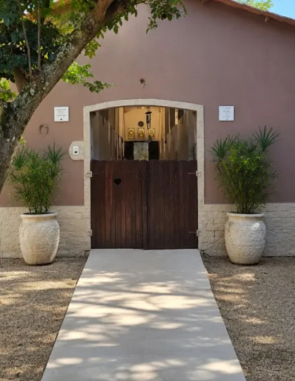 Portão em arco na entrada
